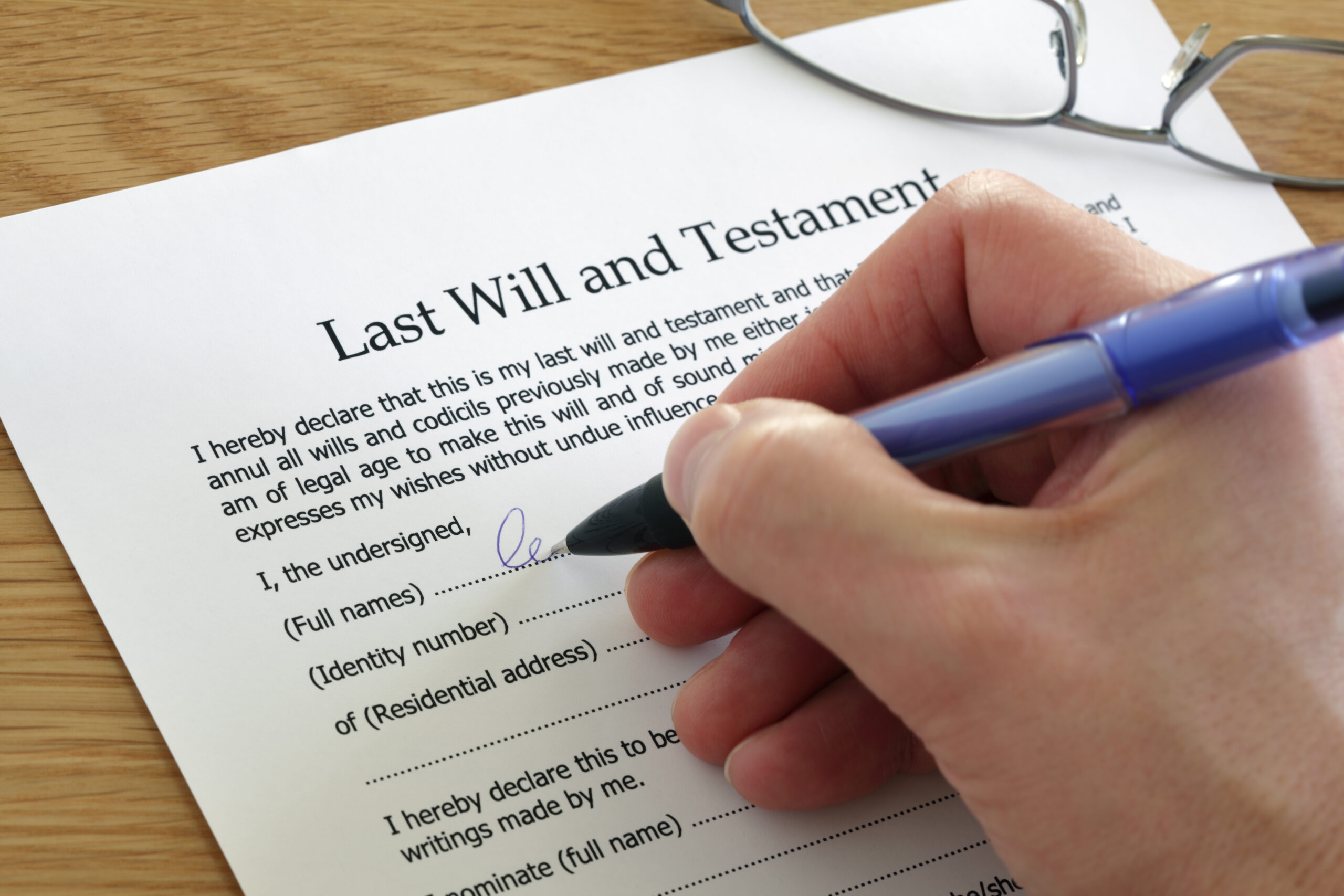 Signing a last will and testament with a professional will writer in Northampton